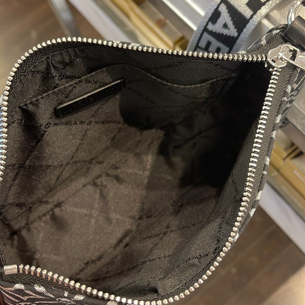 MICHAEL KORS Jet Set Travel Small Logo Jacquard Crossbody With Tech Attach - Picture 12 of 16